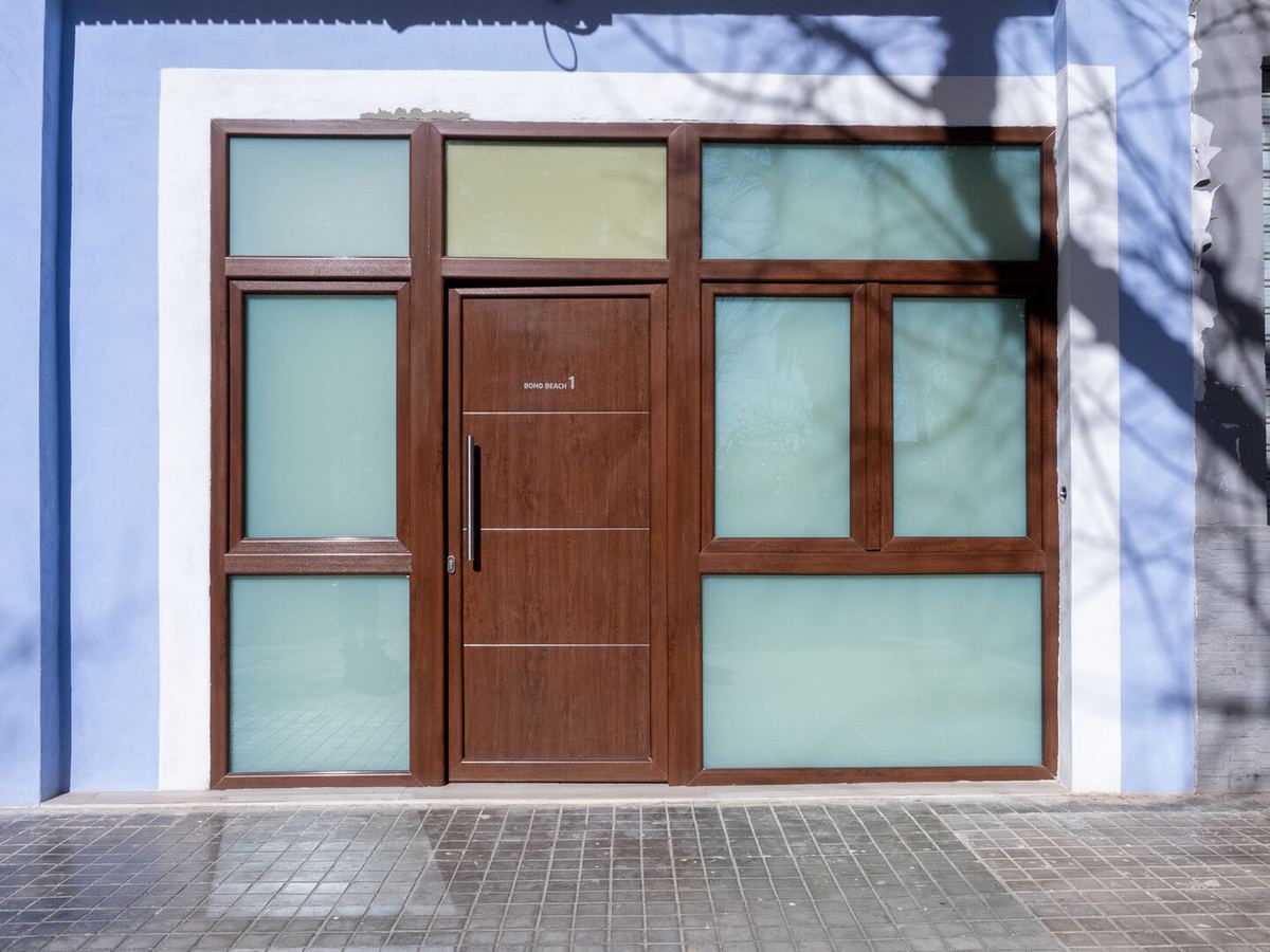 Puerta de entrada del estudio